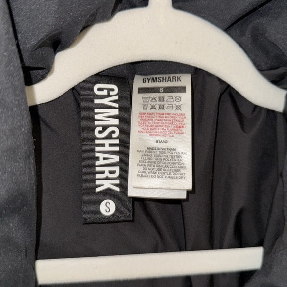 Gymshark Black Puffer Jacket Cropped Matte Finish - Picture 2 of 4